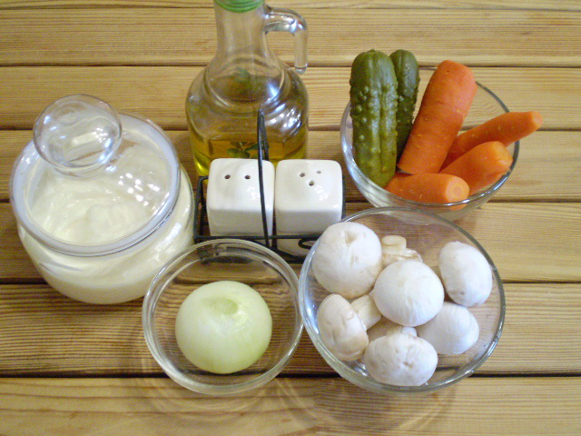 Рецепт Салат с грибами и морковью
