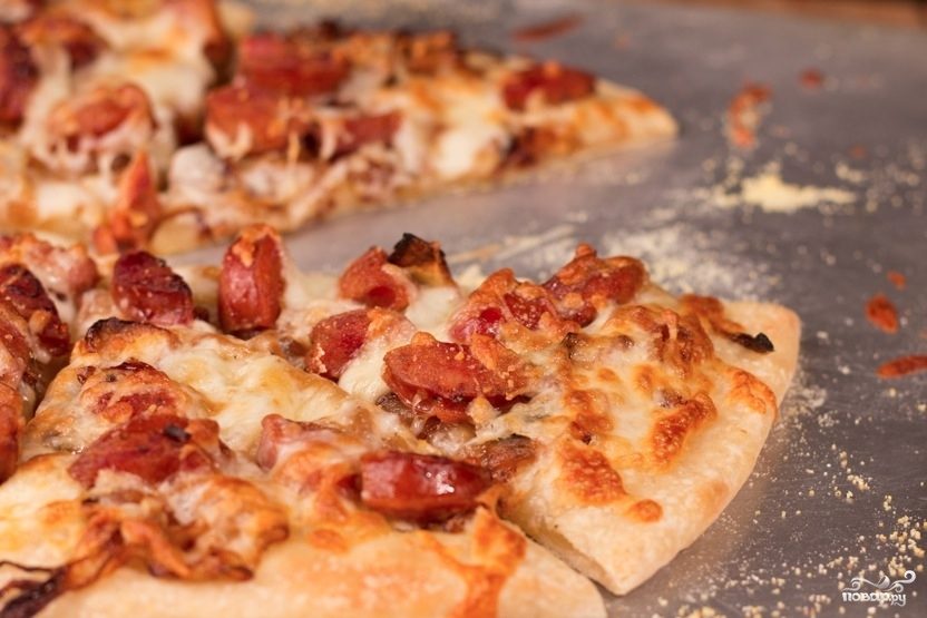 Рецепт Пицца с сосисками и помидорами