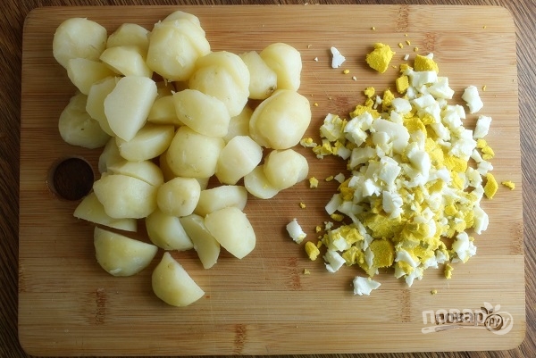 Пряный картофельный салат с укропом