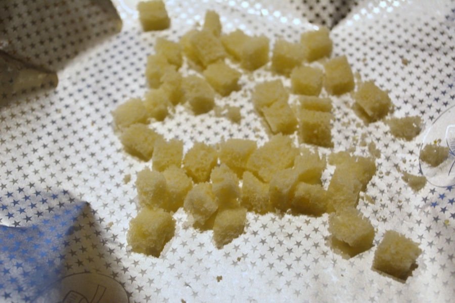 Рецепт Салат с сыром и сухариками