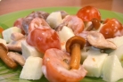 Салат из маринованных грибов
