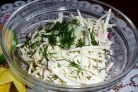 Салат капустный с колбасой