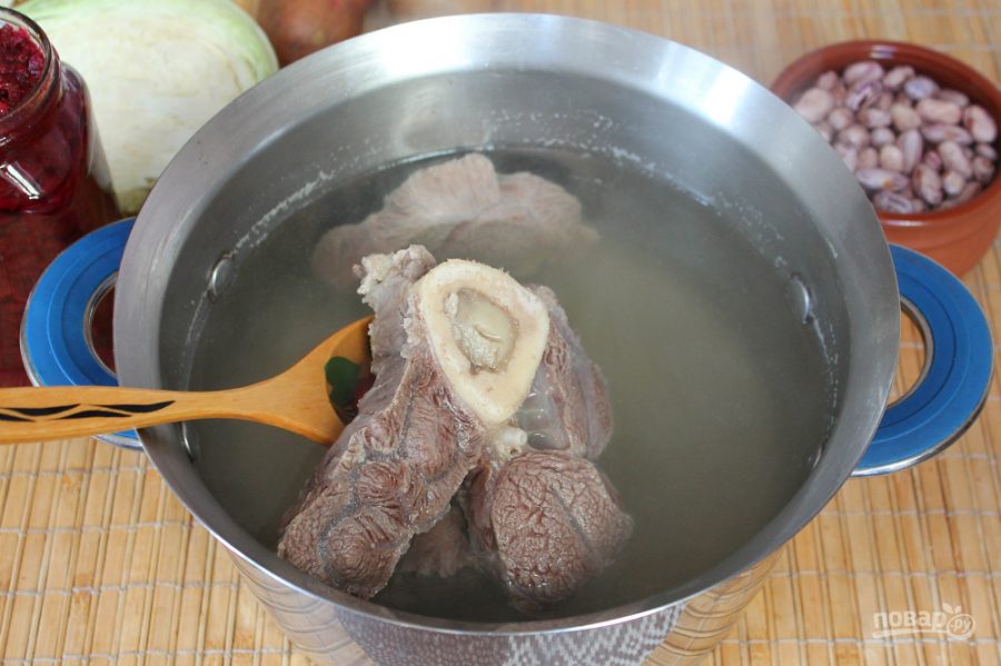 Мясо в кипящую или холодную. Как готовить борщ из борщевой заправки.