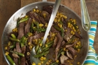 Говядина с кукурузой и спаржей