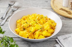 Тушеная кислая капуста с картошкой