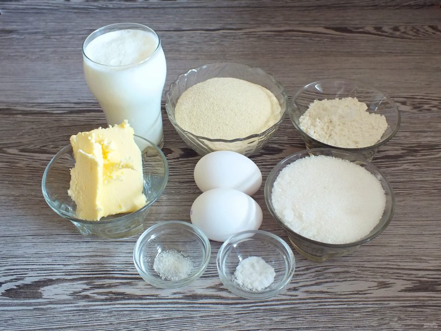 Рецепт яйца кефир сахар. Ингредиенты для манника. Ингредиенты для манника на кефире. Манка сахар кефир яйцо. Мука маргарин.