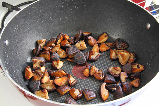 Рецепт Салат с помидорами и грибами