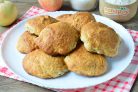 Печенье с яблоком, изюмом и корицей