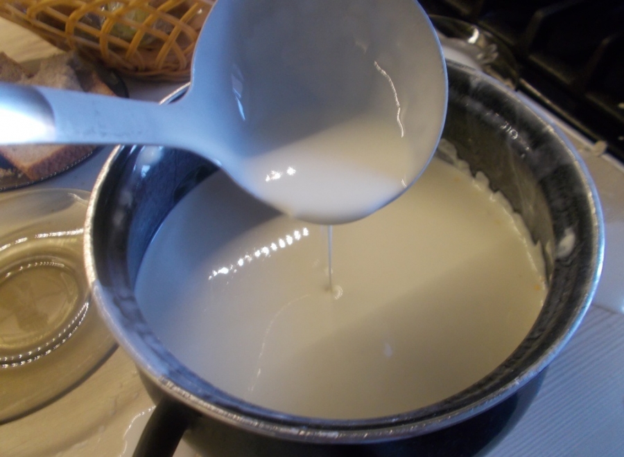 Консистенция теста для блинов. Консистенция теста для блинов на молоке тонких. Крутая консистенция теста. Слабая констинтенция теста. Блинная мука рецепт на воде