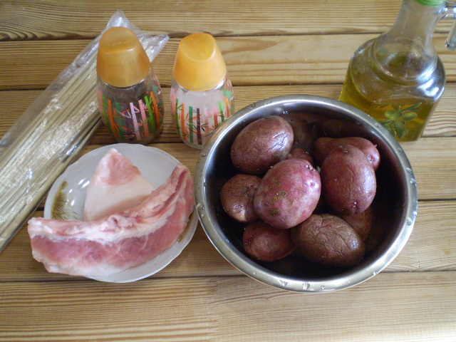 Рецепт Картошка с салом на шпажках