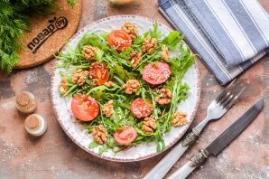 Салат с рукколой и грецкими орехами