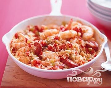 Рецепт Креветки с рисом, сосисками и помидорами