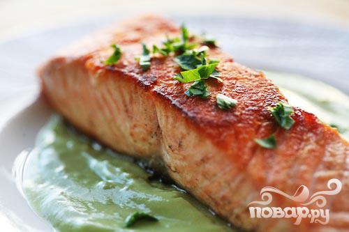 Рецепт Жареный лосось с клубничной сальсой