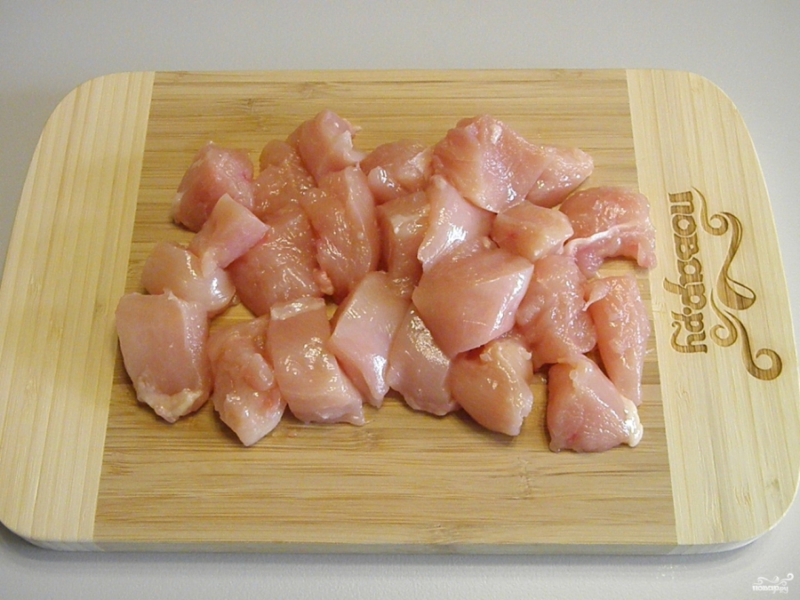 Рецепт куриной грудки кусочками. Нарезанная куриная грудка. Куриное филе ломтиками. Курица нарезанная ломтиками. Куриное филе нарезать на кусочки.