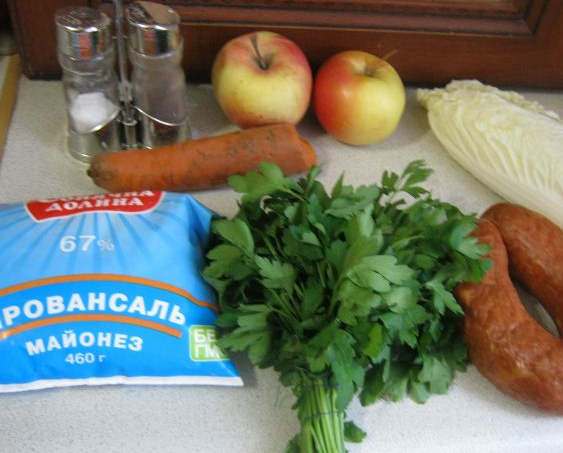 Рецепт Простой салат с копченой колбасой