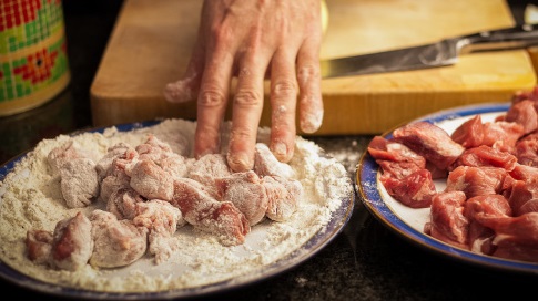 Рецепт Свинина с фасолью и помидорами