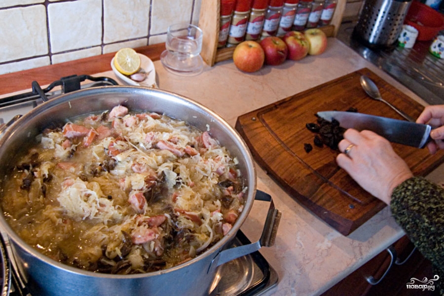 Рецепт Тушеная капуста с колбасой