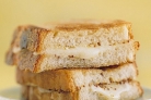 Бутерброды с сыром и зернистой горчицей