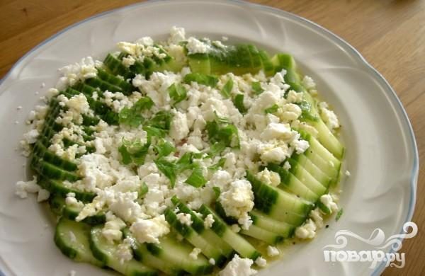 Рецепт Простой огуречный салат с сыром Фета