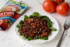 Салат с чечевицей, грибами и кетчупом